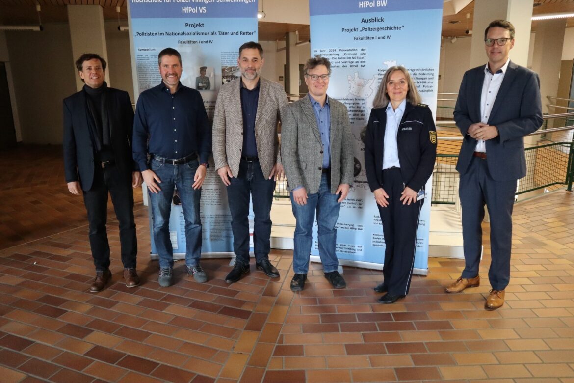 Gruppenbild zum Besuch des Instituts für Rechtsextremismusforschung der Ruprecht Karls Universität Tübingen