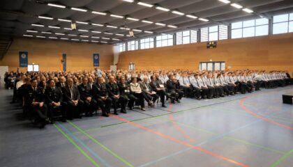 Blick in die gut gefüllte Main-Tauber-Halle bei der Vereidigung in Wertheim am 01.12.2023