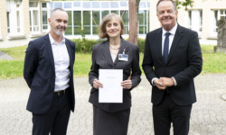 v.l.n.r. Prof. Dr. Kai Müller, Prof. Dr. Susanne Scheller, Präsident Matthias Zeiser