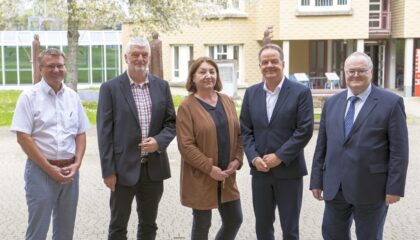 Die Teilnehmenden des Besuchs der Bürgerbeauftragten, v. l. Ltd. Regierungsdirektor Gegg, Kriminaldirektor a. D. Jäger, Bürgerbeauftrage Böhlen, Präsident Zeiser, Prorektor Prof. Dr. Kastner